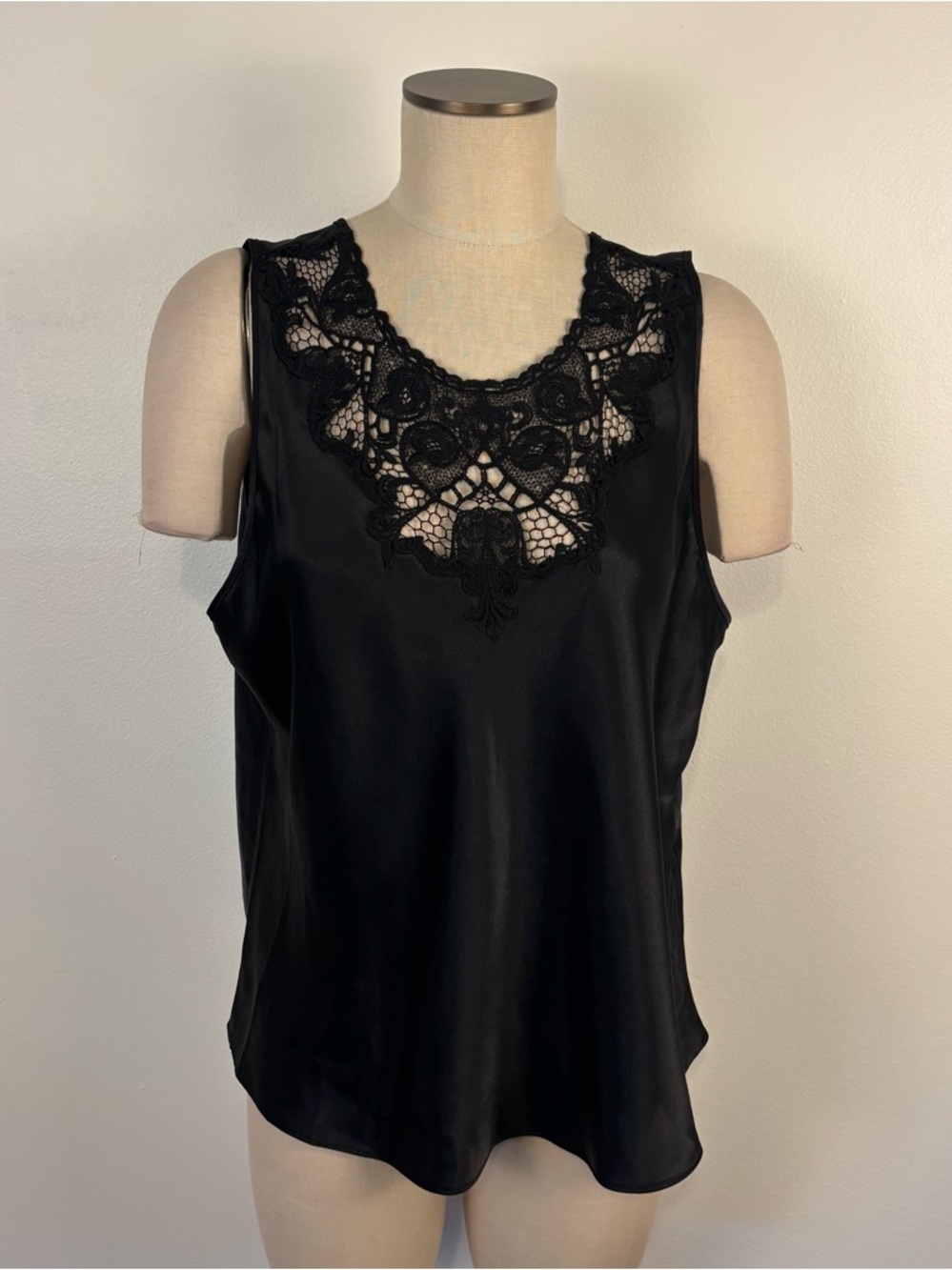 Cinema Womens 2X Black Lace-Trim Sleeveless Tank Top Slip Camisole